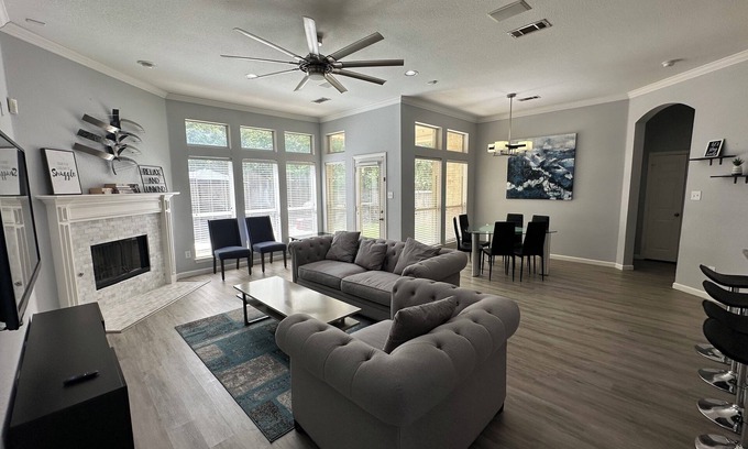 Garland House | New Spacious 5-bedroom Home for large Family