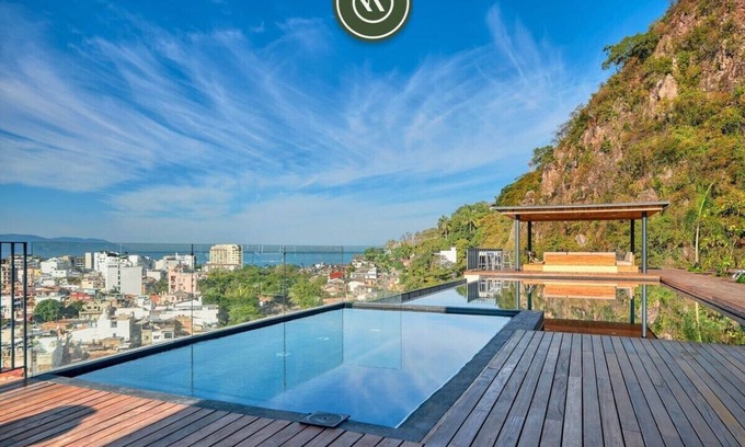 El Caloso Apartment | New Studio - King Bed - Pool - Jacuzzi - Gym