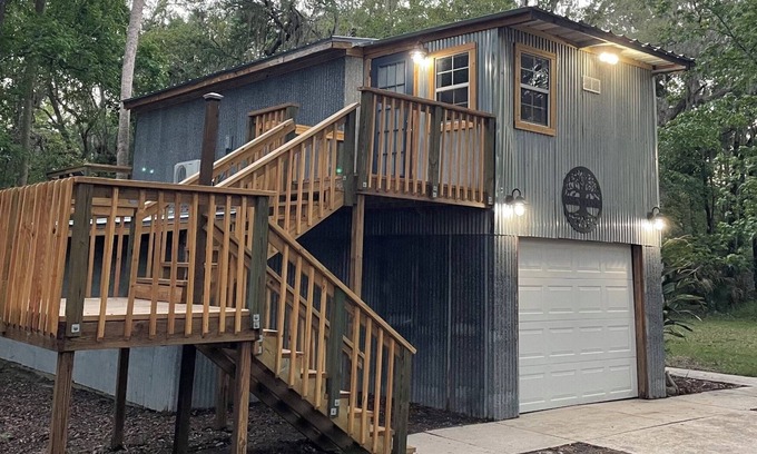 Fish Hawk House | NEW TO VRBO - Modern Farmhouse Studio - Queen Bed - 1 Acre