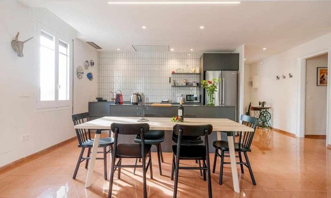 Eixample Apartment | New top floor apt with a lot of light & air-con