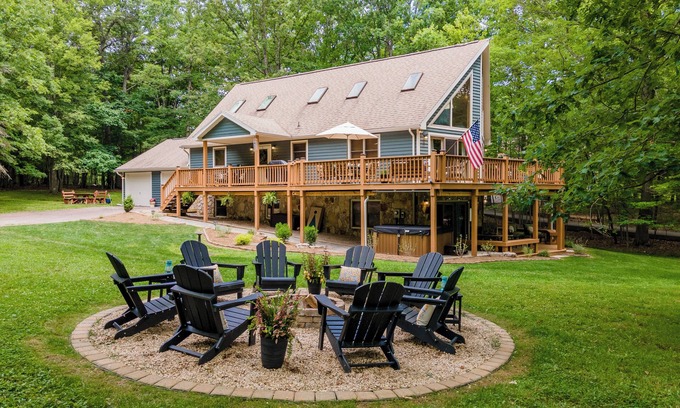 Blakeslee House | New! Tullamore: Lake Access, Dogs Welcome, Hot Tub, Dock Slip!