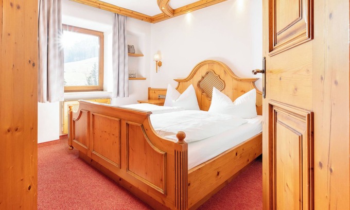 Ruhpolding Apartment | NEW - Unternberg 45 b. 50 sqm, balcony, kitchen, 1 bedroom, living room, max 4 pers, WLAN