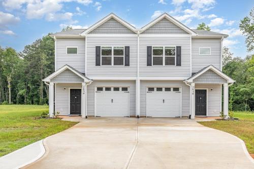 Denver House | NewDuplex! 6Bed 5Bath - HotTubs - Sleeps 12!