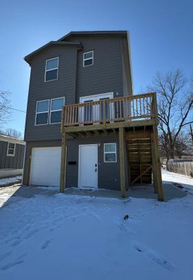 Warrensburg House | Newly built 3 level home 2 minute drive to UCM