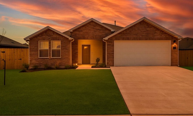 Lowell House | Newly Built 3BR Retreat in the Heart of NWA – I-49 & Hot Spots