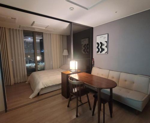 Songdo Apartment | Newly Built APT #Subway#Hyundai Outlet#Triple St #Free Parking#