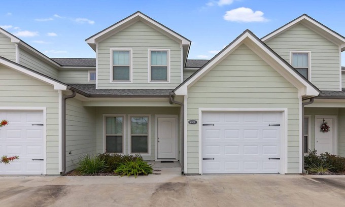Lake Charles House | Newly Built Close to Casinos and Center of Lake Charles