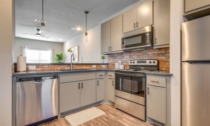 College Station Apartment | Newly Built 'corner Hideaway' 3 Mi to Texas A & M