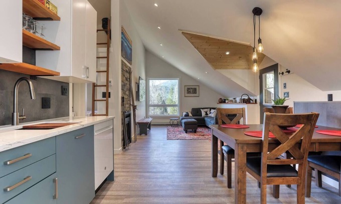 Taghum House | "Newly Built Home" on 5 acres by the beach