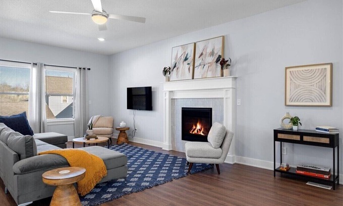 Raytown House | Newly Built Lux Home Sleeps 8!