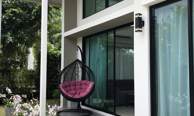 Rayong Province Villa | Newly built luxury modern villa near mile-long beach in Rayong/Mae Rumphung beach