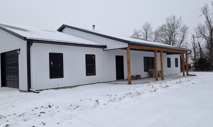 Monroe City House | Newly Built Shouse Near Mark Twain Lake!