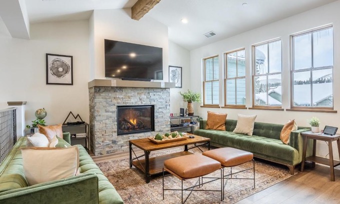 Mammoth Lakes House | Newly Built Updated 3 Bed 2 and a half bath Creekhouse at Snowcrk Resort 1463 Amazing Mountain Views