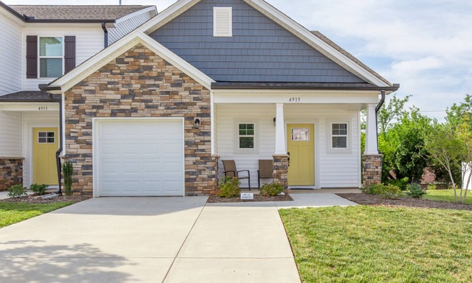 Greensboro Condo | Newly Constructed Modern Townhome