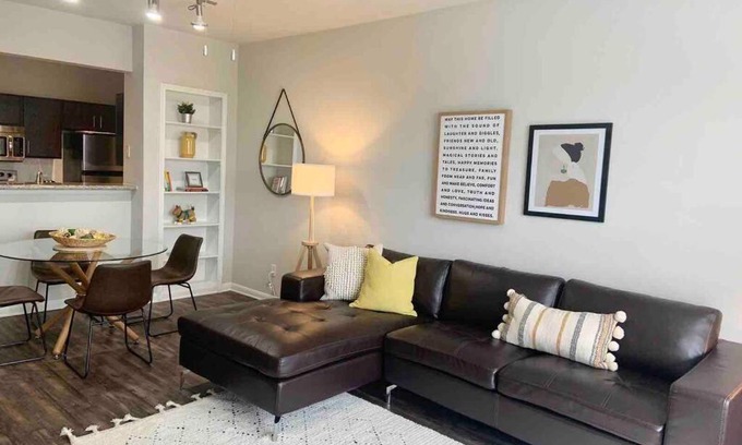 Riverside Terrace Apartment | Newly Furnished 1BR Apartment w/Hermann Park View