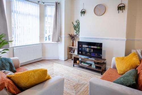 Eccles Apartment | Newly Furnished Cosy 3 bed 20mins from City Center