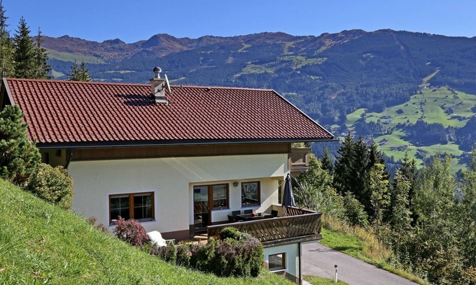 Zellberg Apartment | Newly furnished vacation home, with mountain view, sun terrace and free WLan.