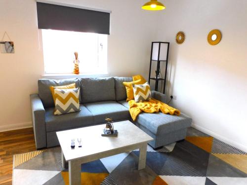 Hamilton Apartment | Newly refurbished 1 bed Apt in Hamilton Close to station and local amenities