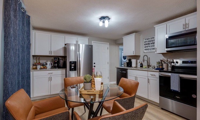 Dayton House | Newly Remodeled -5 min to UD and Downtown