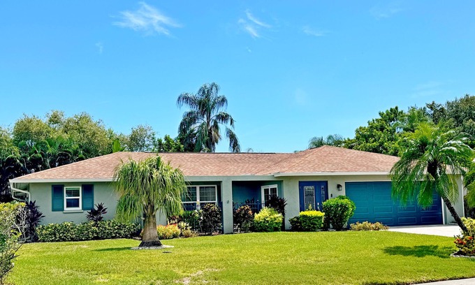 The Meadows House | Newly remodeled and furnished 2/2 den, pool, w/Golf, Tennis, Pickleball