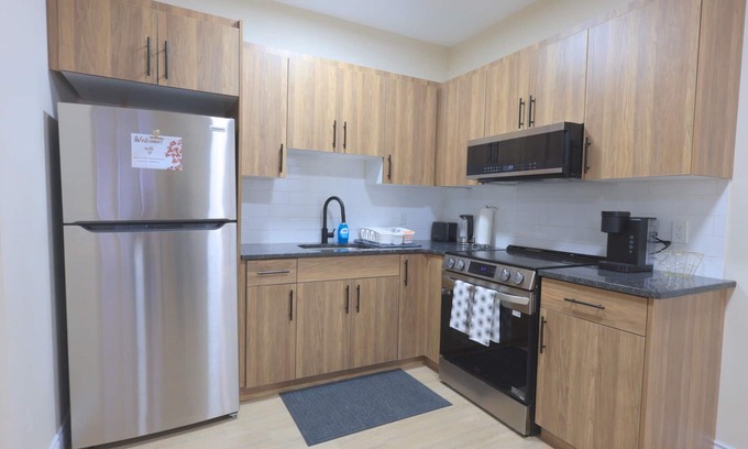 Walkerville Apartment | Newly renovated 2 bed 1 bath #LOWER floor unit.