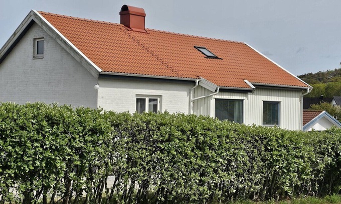 Skaerhamn Apartment | Newly renovated apartment in Skärhamn within walking distance to the beach | SE09138