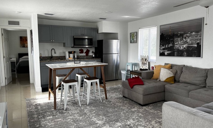 Hialeah Apartment | Newly renovated & bright apt in central location