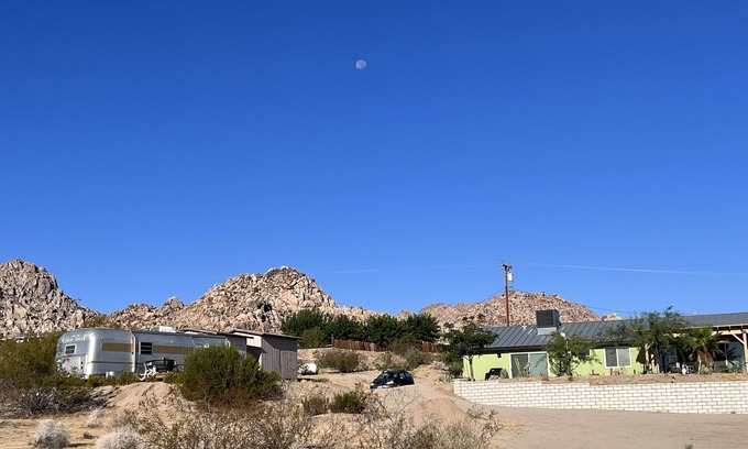 Panorama Heights House | Newly Renovated House 5 minute walk from Joshua Tree National Park