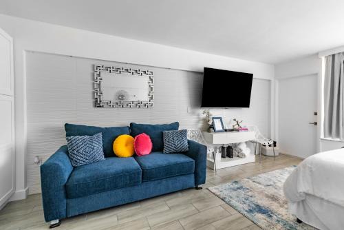 East Daytona Apartment | Newly Renovated Oceanfront Studio w/ Balcony - Daytona Beach