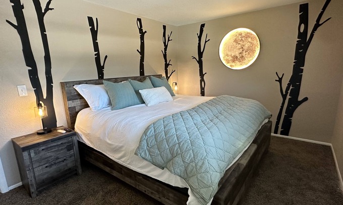Arvada Plaza Area House | Newly Renovated ski themed home with brand new furniture