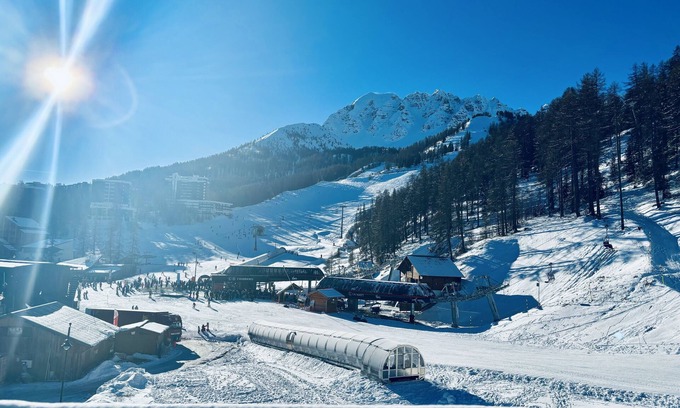 Les Claux Apartment | Newly renovated snow front apartment Vars les Claux, open view and terrace