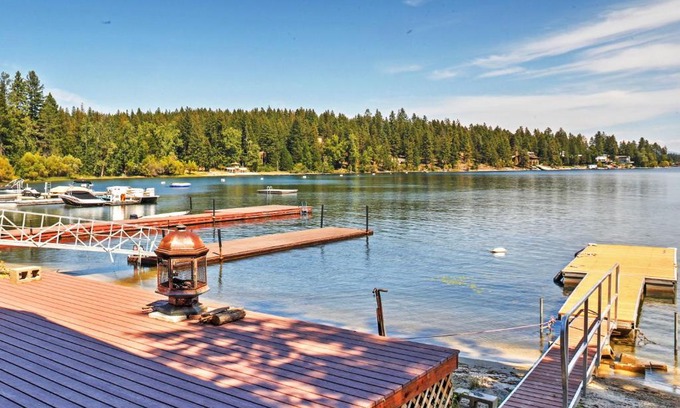 Newport House | Newport Cabin with Lakefront Private Porch and Grill!