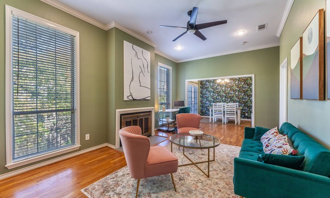 Oak Lawn Condo | Newtons Energy: 1-Bedroom Modern Nest