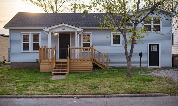 Cape Girardeau House | Next Door to Mercy Hospital - Pet Friendly - Fast Wifi