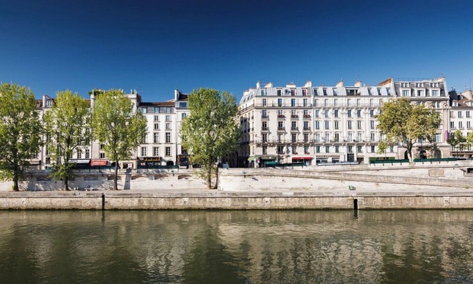 Saint-Germain-des-Pres Apartment | NEXT TO ILE DE LA CITÉ, FEW METERS AWAY QUAI DES GRANDS AUGUSTINS AT RUE SÉGUIER