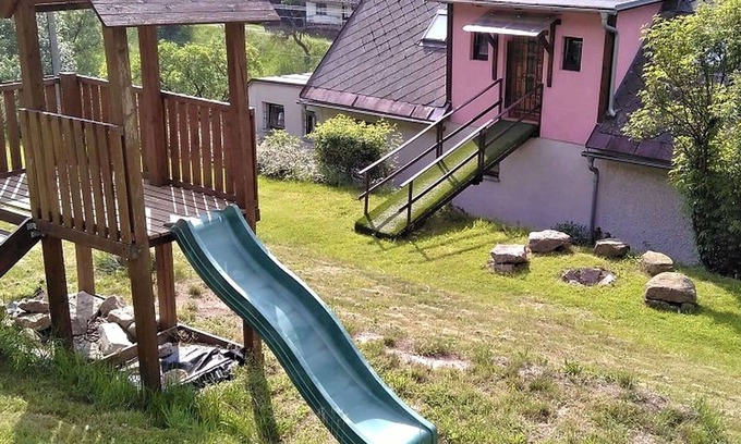 Starkov Villa | Nice apartment in villa for 4 guests with pool, WIFI, TV, patio, pets allowed and parking