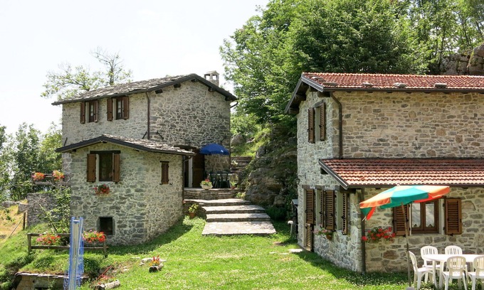 Fabbriche di Vallico Villa | Nice apartment in villa for 12 people with WIFI, private pool, TV, patio and pets allowed