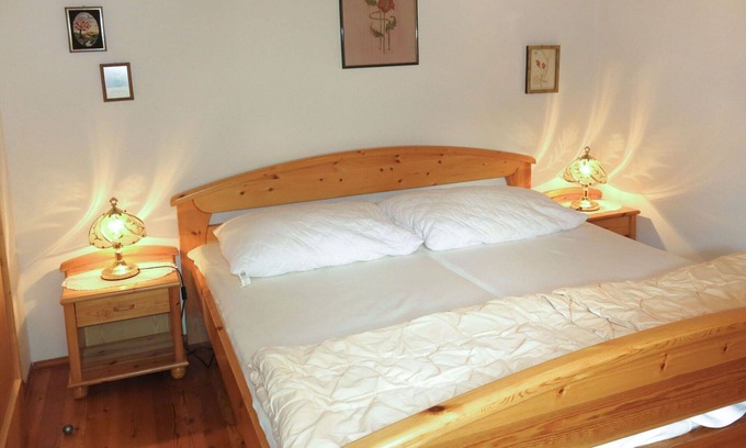 Treffen Villa | Nice apartment in villa for 4 people with WIFI, TV, terrace and pets allowed