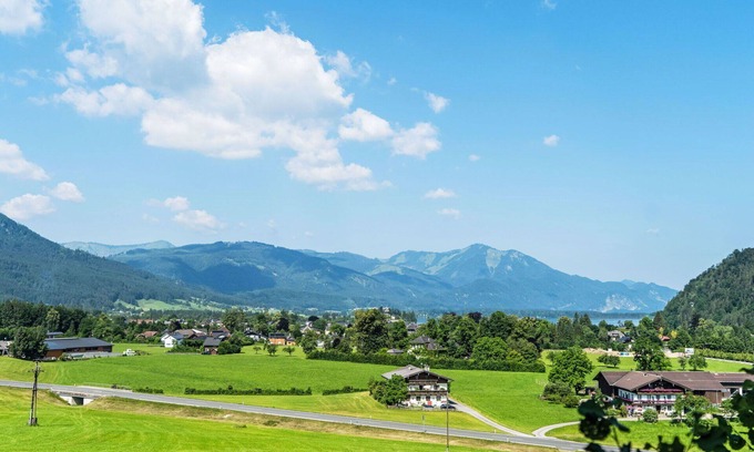 Strobl Apartment | Nice apartment for 10 people with WIFI, TV and terrace