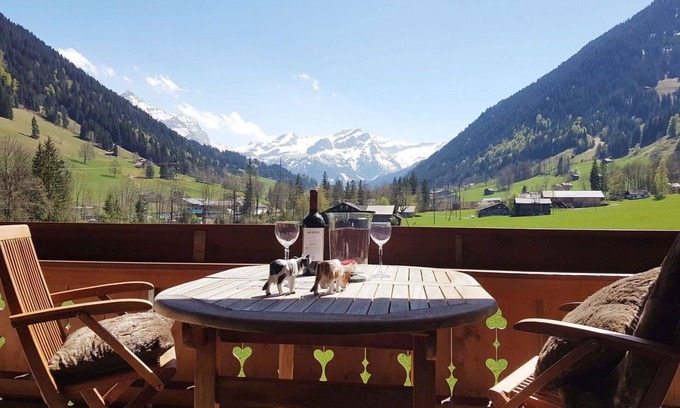Gstaad Apartment | Nice apartment for 4 guests with WIFI, TV and balcony