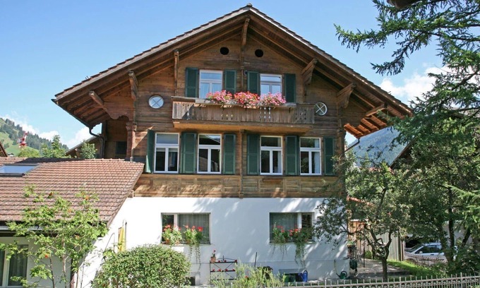 Zweisimmen Apartment | Nice apartment for 5 guests with WIFI and balcony