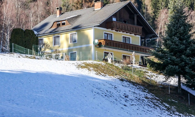 Magdalensberg Apartment | Nice apartment for 5 people with WIFI, pool, hot tub, TV, patio, panoramic view and parking