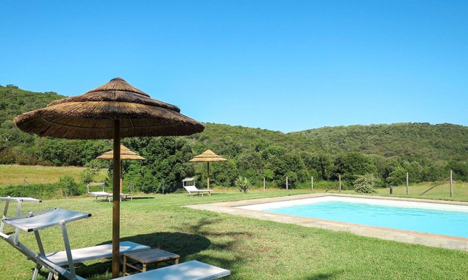 Montorsaio House | Nice apartment in villa for 2 guests with pool, WIFI, TV, patio and parking