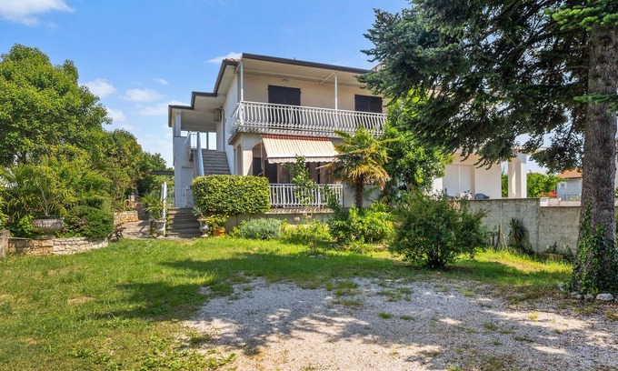 Lovrecica Apartment | Nice apartment in Lovrecica with WiFi