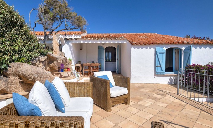 Capriccioli House | Nice apartment in villa for 5 guests with A/C, WIFI, TV, patio, pets allowed and parking