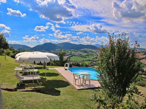Arcevia Apartment | Nice flat in Arcevia with swimming pool
