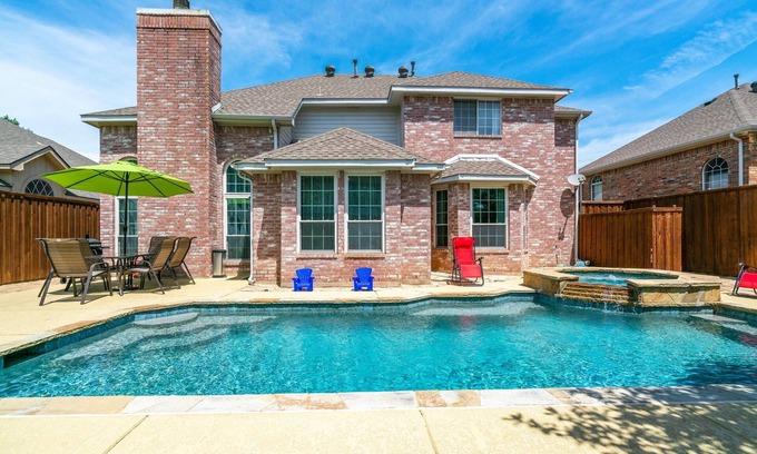 Flower Mound House | Nice heated pool & spa w BBQ near DFW-sleeps 10-14 Stylish Paradise
