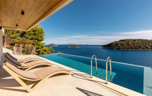 Split House | Nice Home In Blato With Wifi