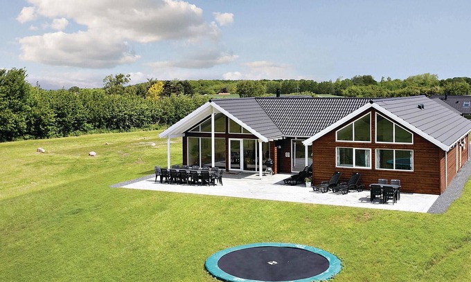 Skastrup House | Nice home in Bogense with kitchen