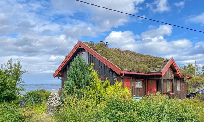 Gjengstoa House | Nice home in Farstad with WiFi